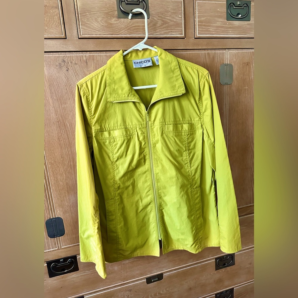 Chico’s lightweight avocado green zip front nylon jacket Size 1